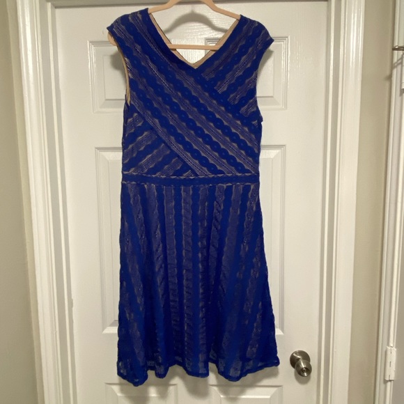 Special occasion lace dress - Picture 1 of 1